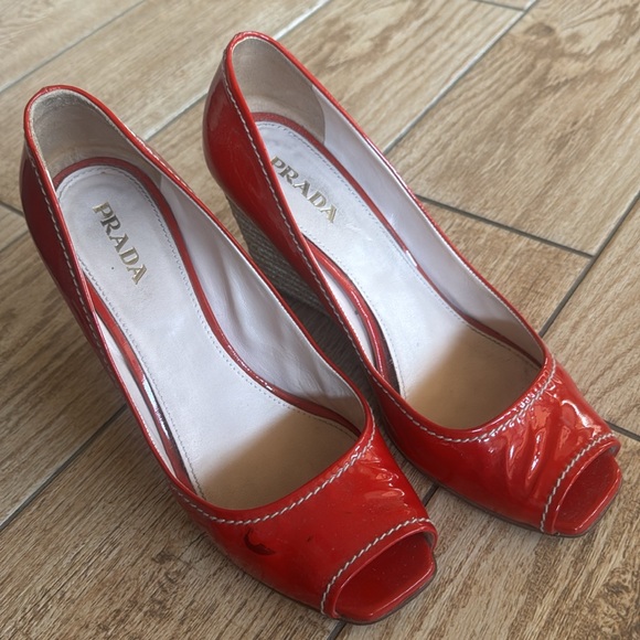 Prada Red Patent Leather Espadrille Wedge Peep Toe Heels Size 39 (8.5-9) - Picture 16 of 16